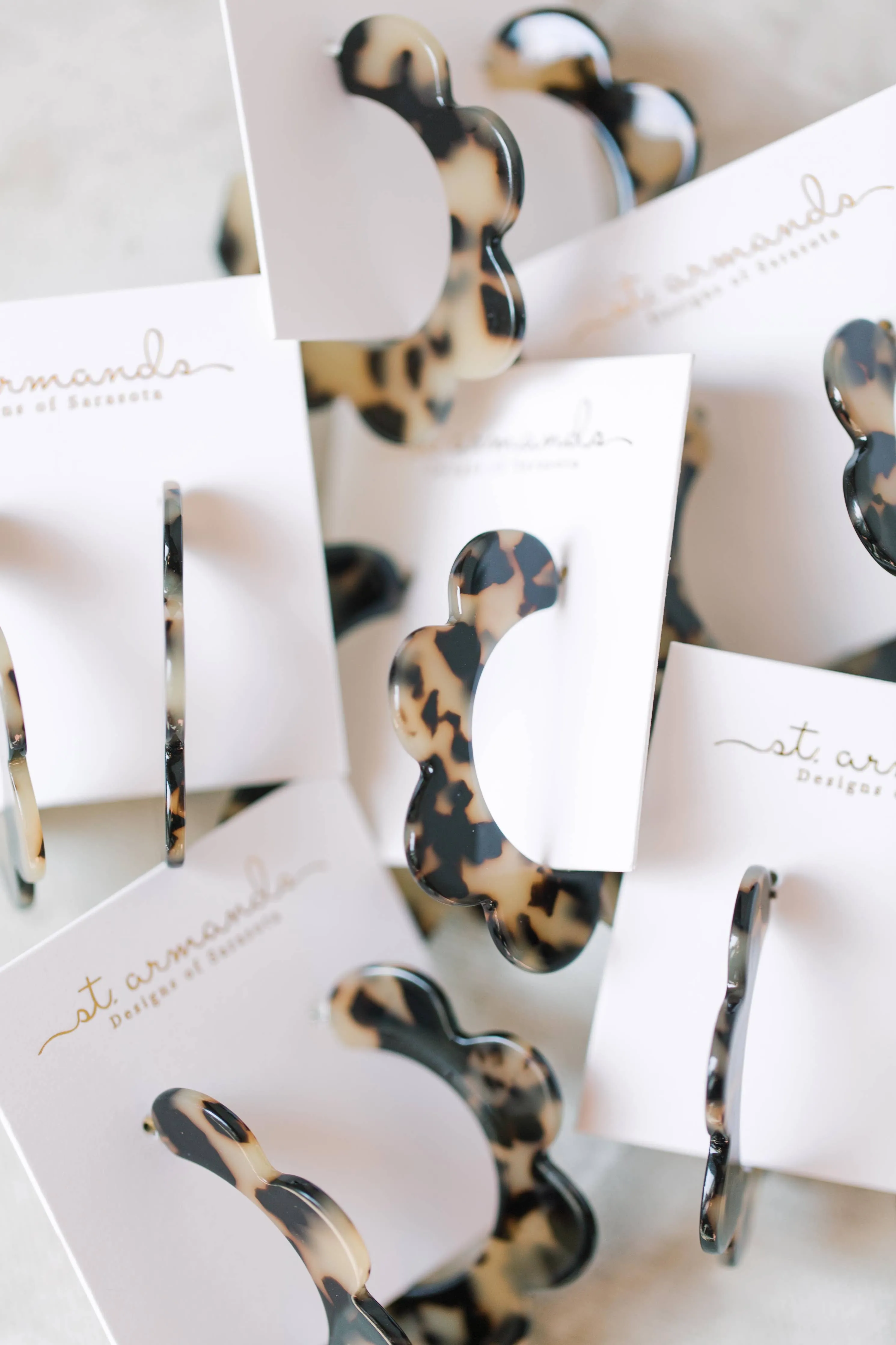 Blonde Tortoise Scalloped Hoop Earrings