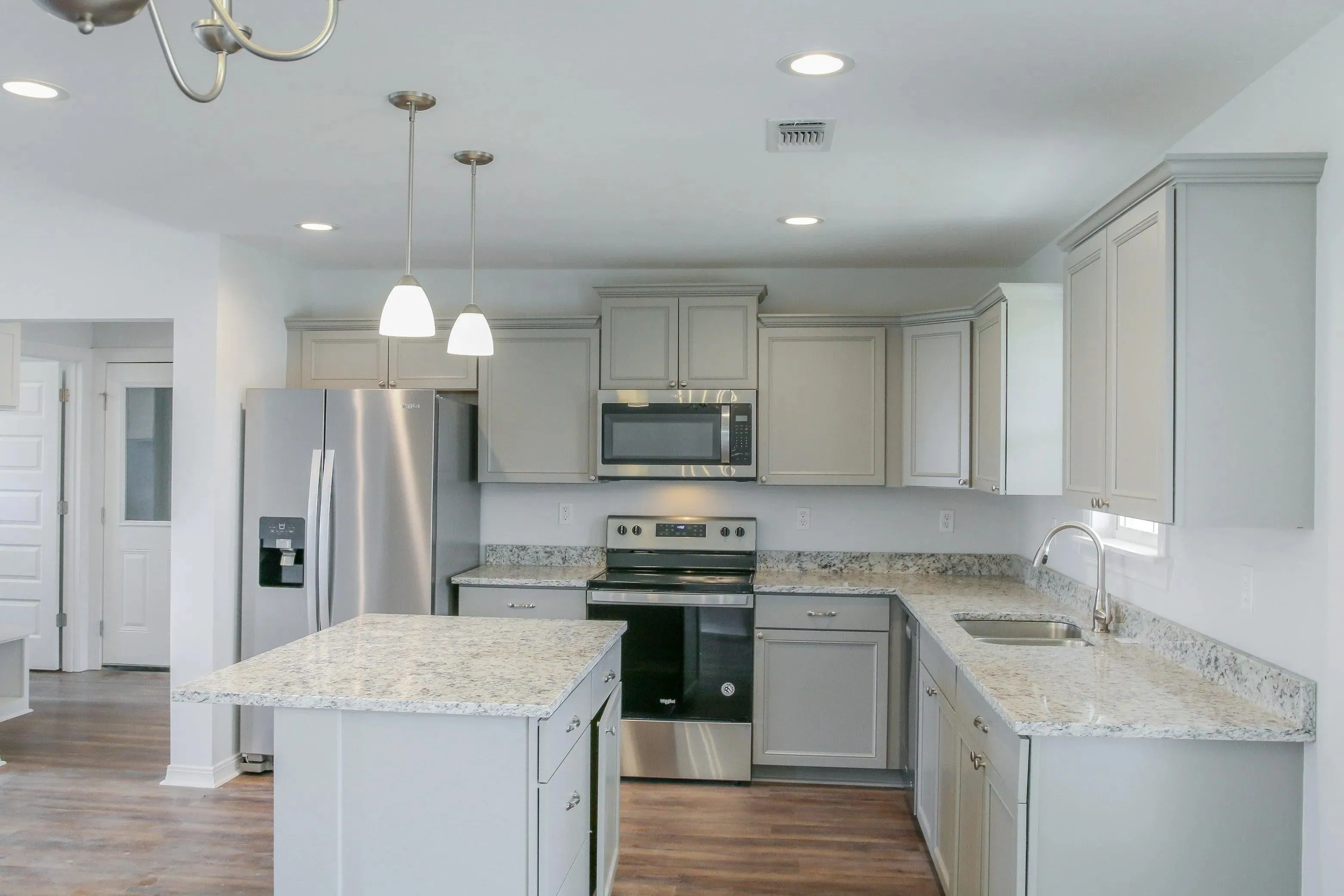 Cozy and Functional Home with Modern Amenities