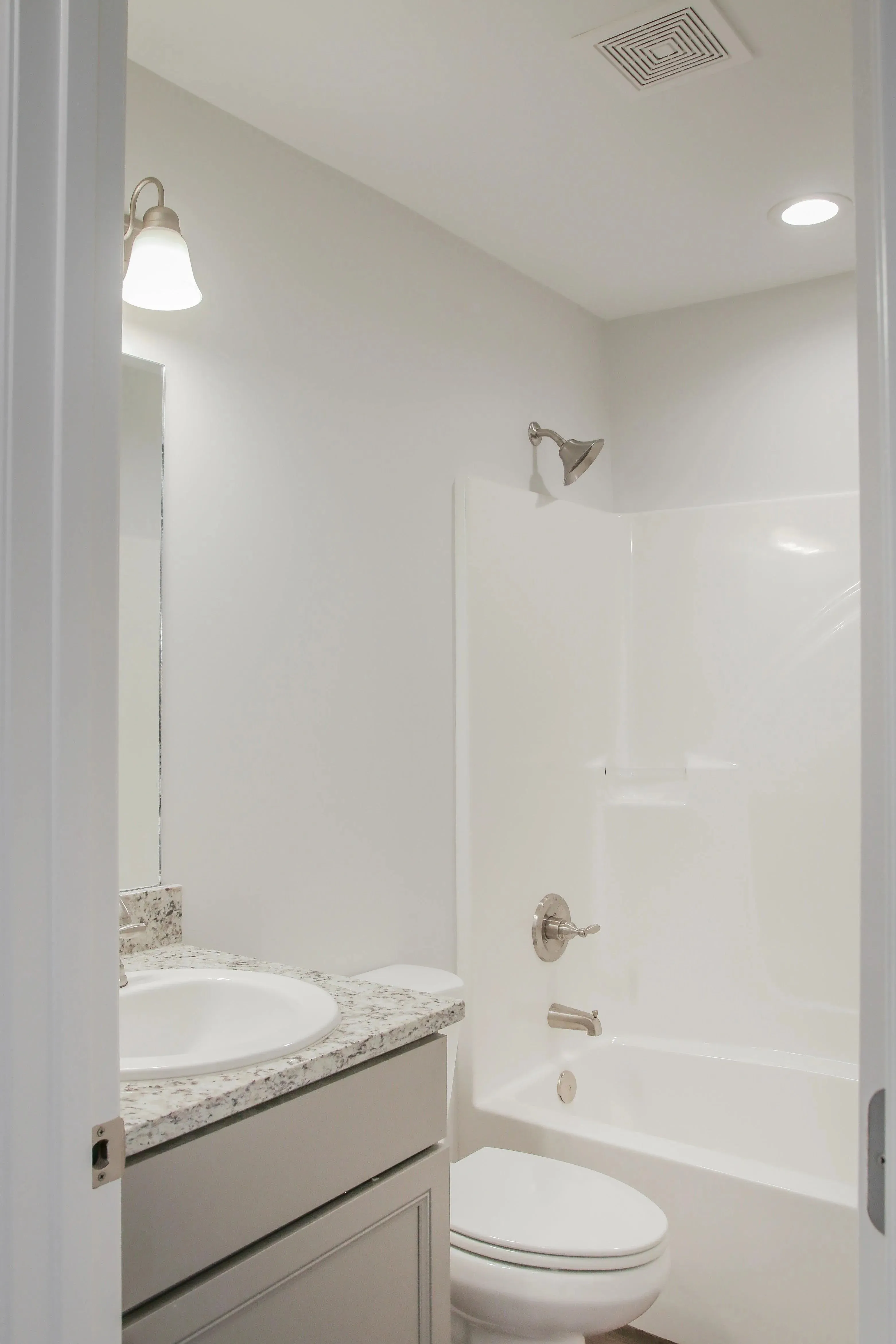 Cozy and Functional Home with Modern Amenities