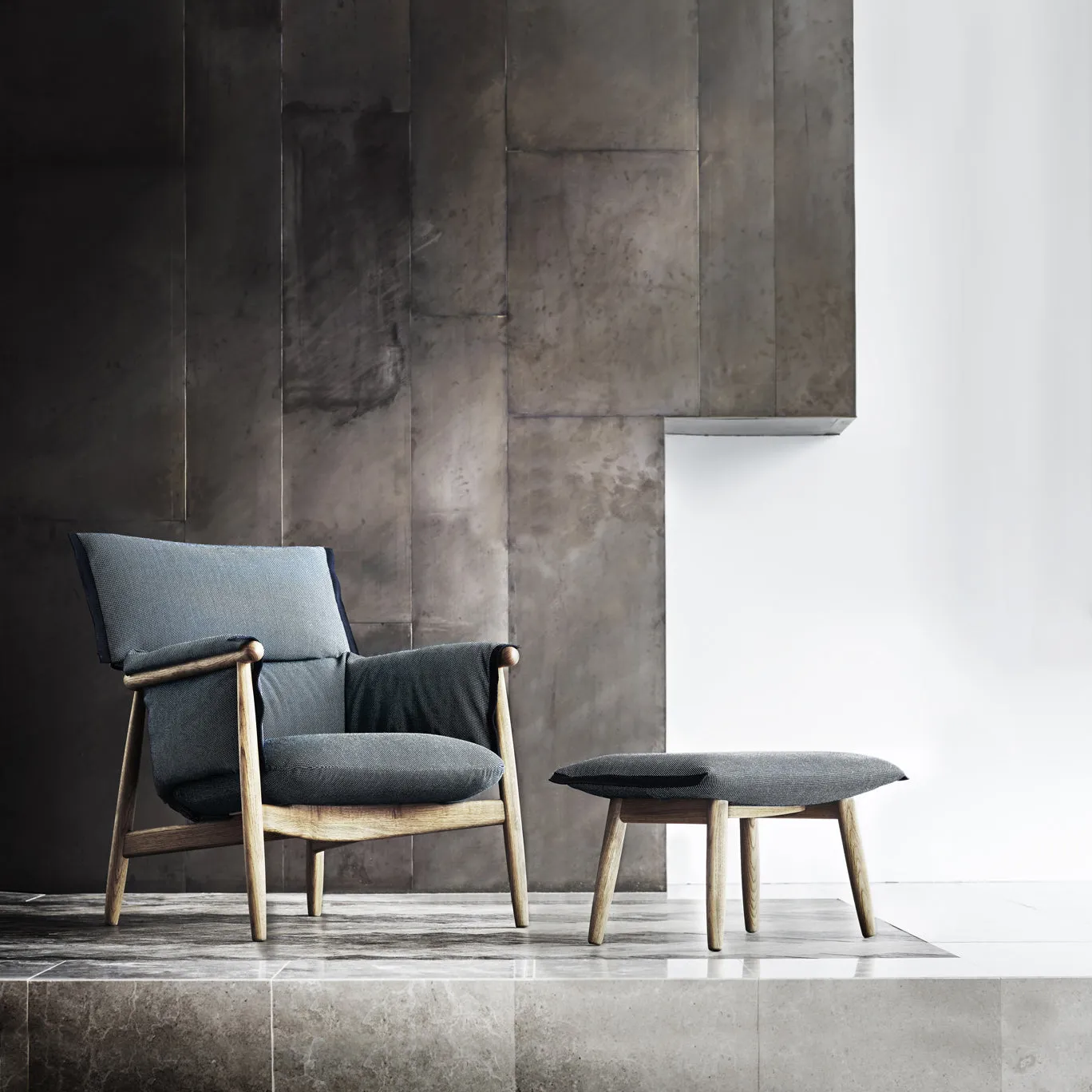 E015 Embrace Lounge Chair