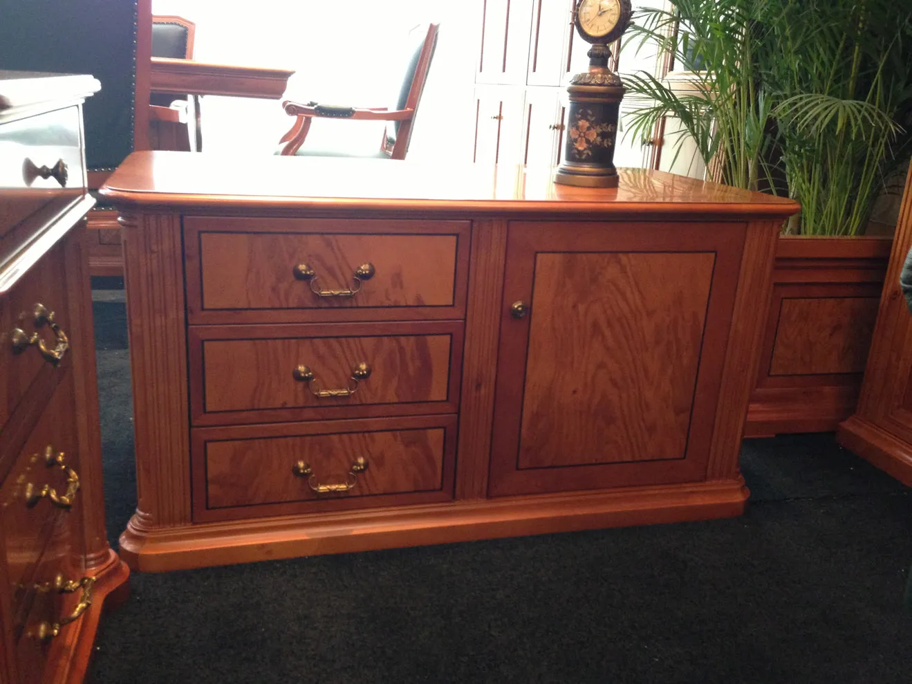 Executive Dark Cherry Side Table With Yew Inlaid Panelling 0806-ST