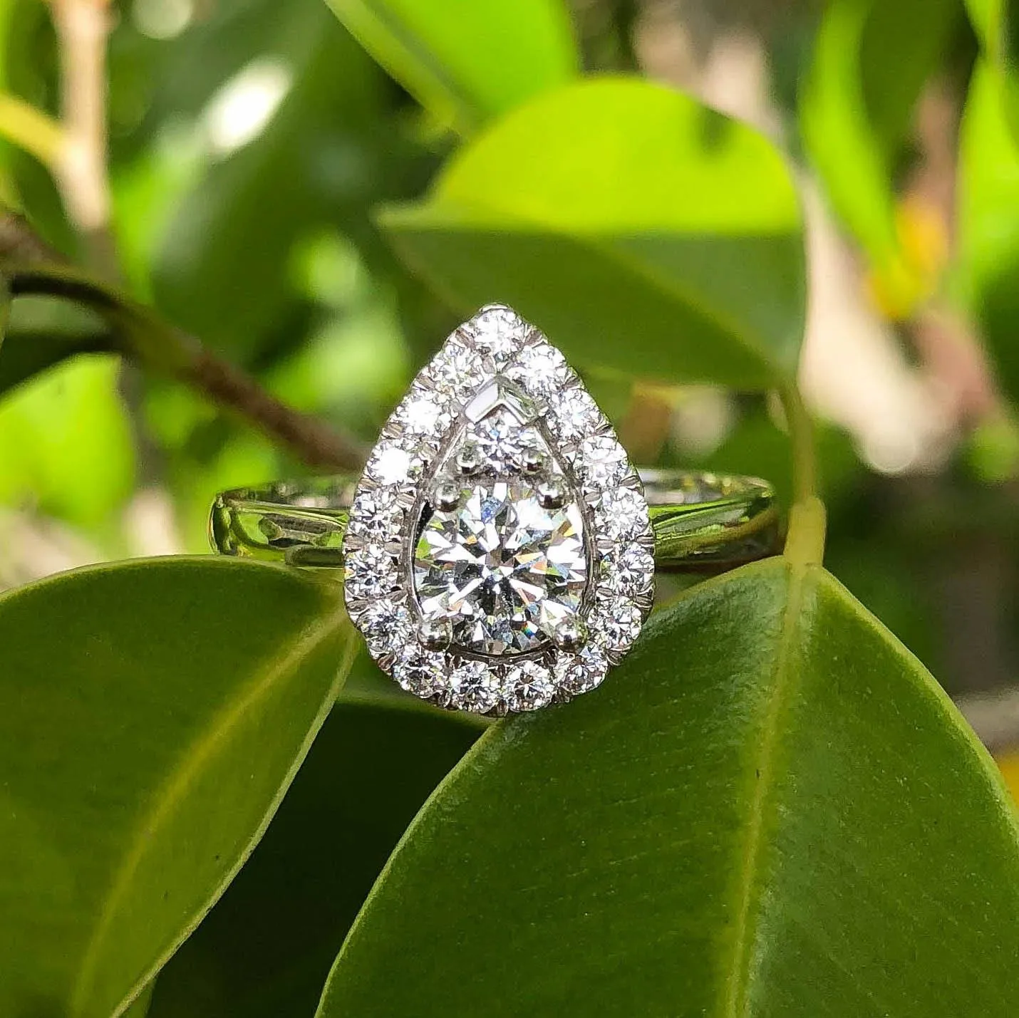 Flawless Cut 9ct White Gold Pear Shape Diamond Ring (TW=1ct)