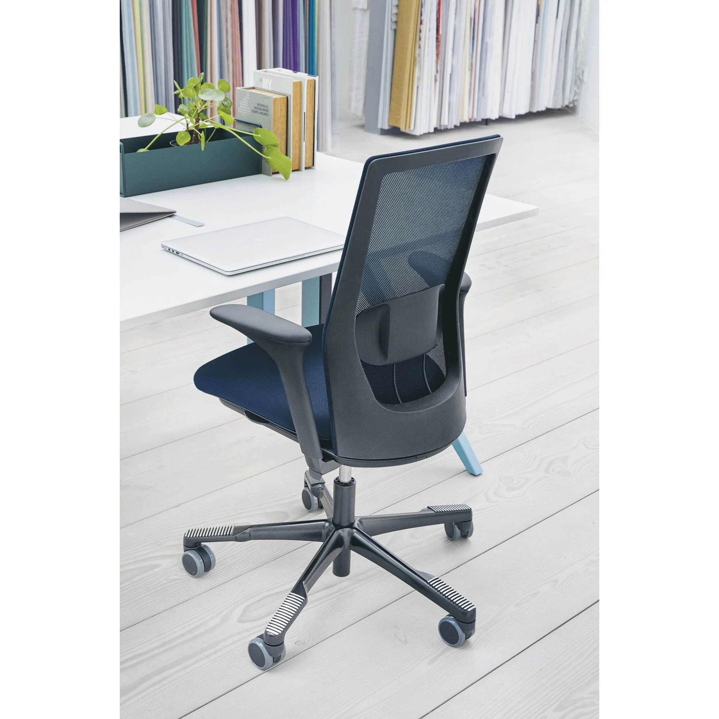 Futu Mesh Armchair