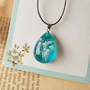 Handmade Natural Gypsophila Luminous Necklace