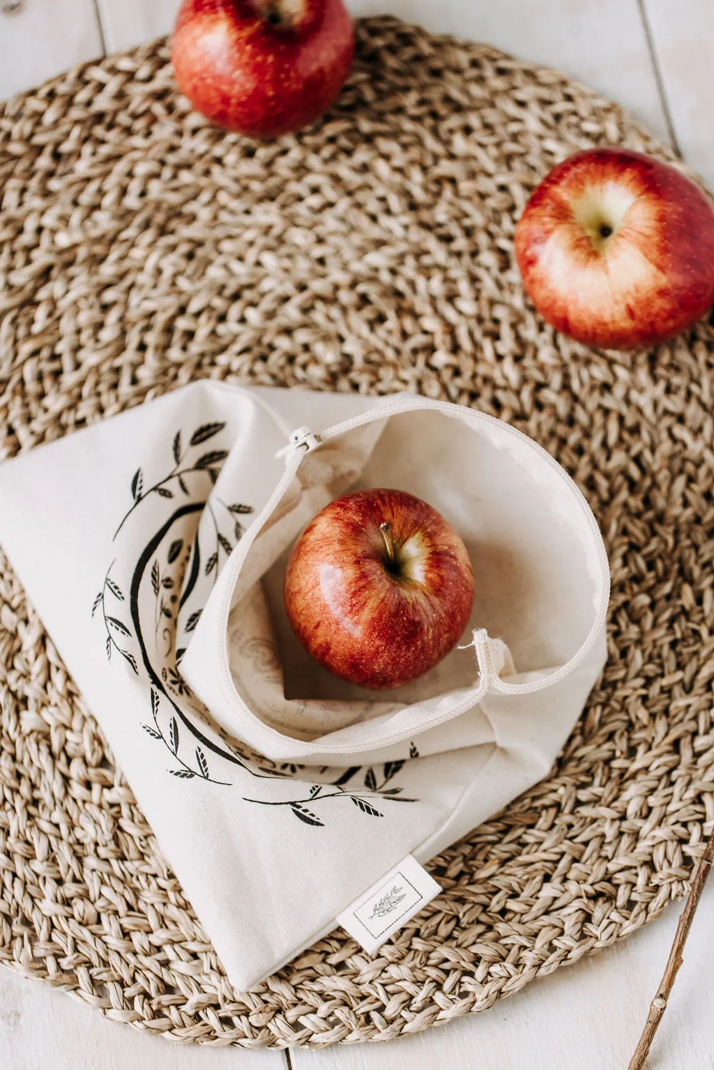 Reusable lined snack bag Apple