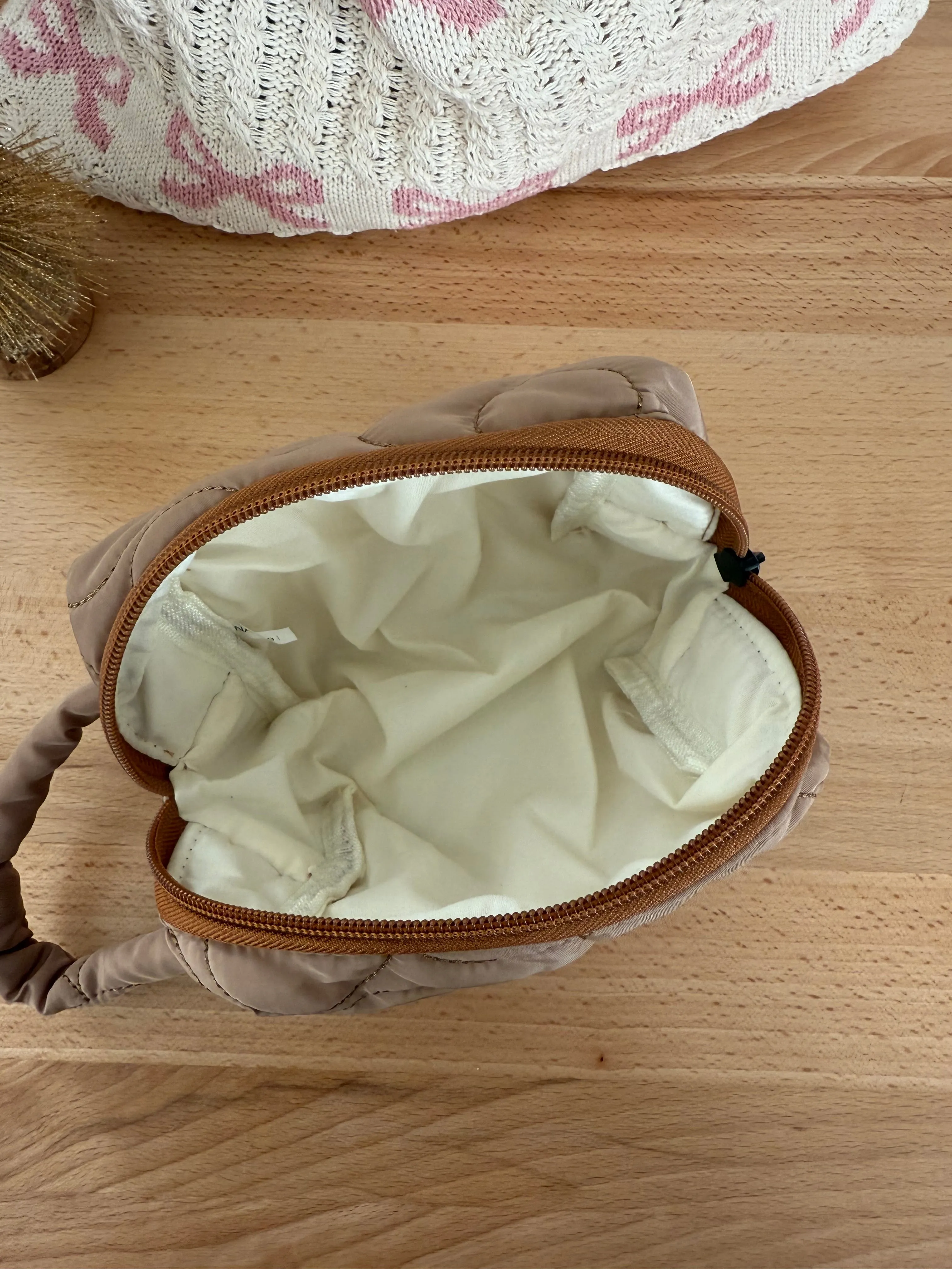 Small flower puffer makeup bag