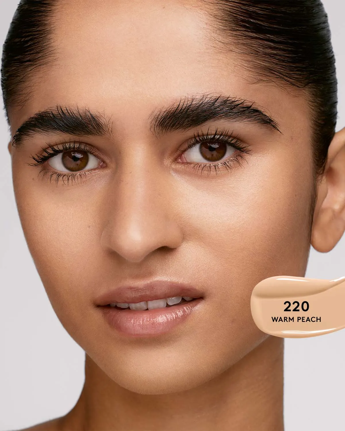 Soft'lit Naturally Luminous Longwear Foundation — 220