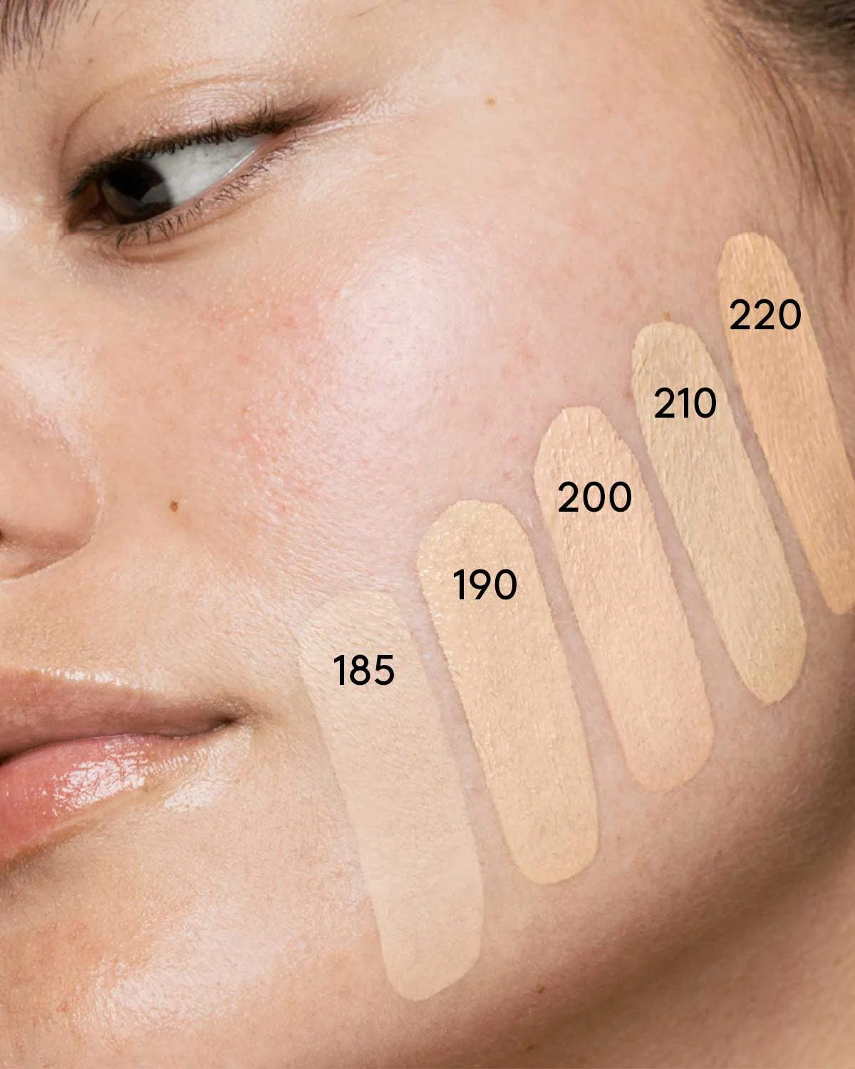 Soft'lit Naturally Luminous Longwear Foundation — 220