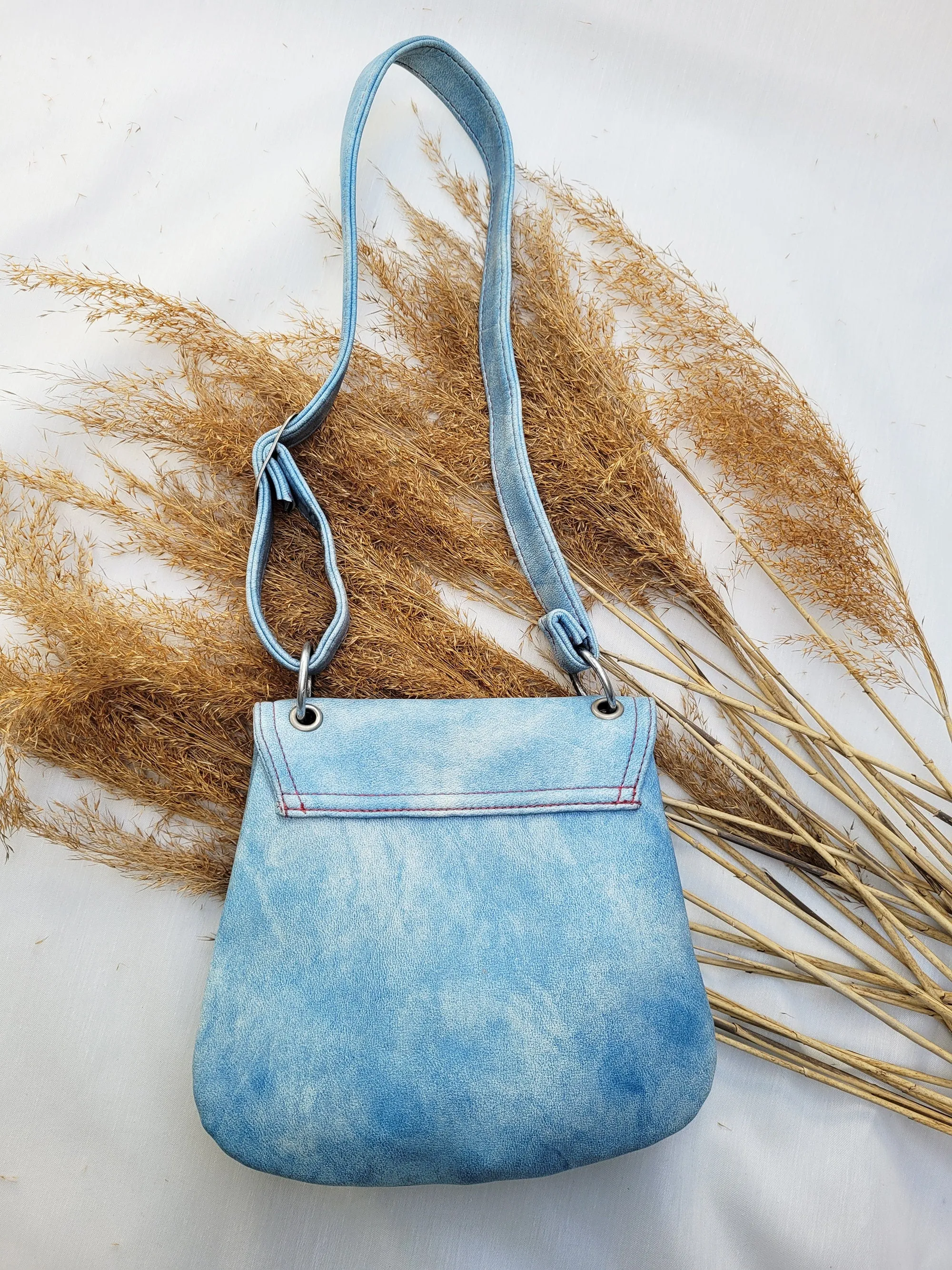 Vintage 70s blue leather saddle bag