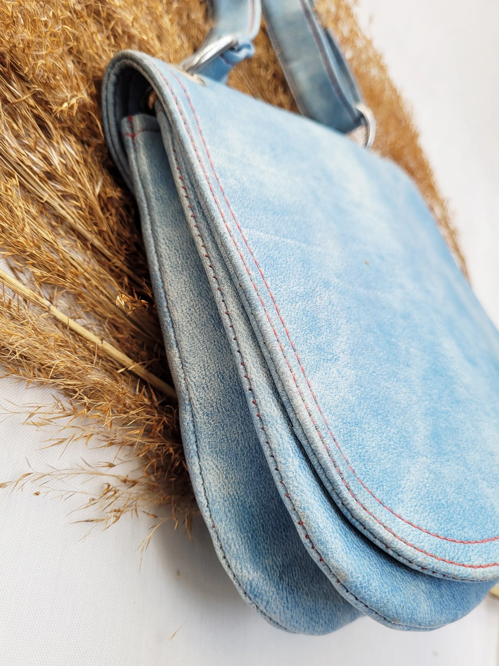 Vintage 70s blue leather saddle bag